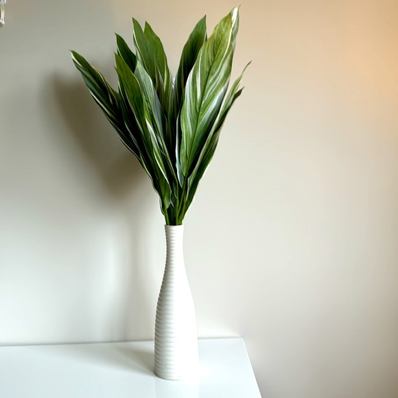 Faux Tropical Greenery stem - Picture 3 of 9